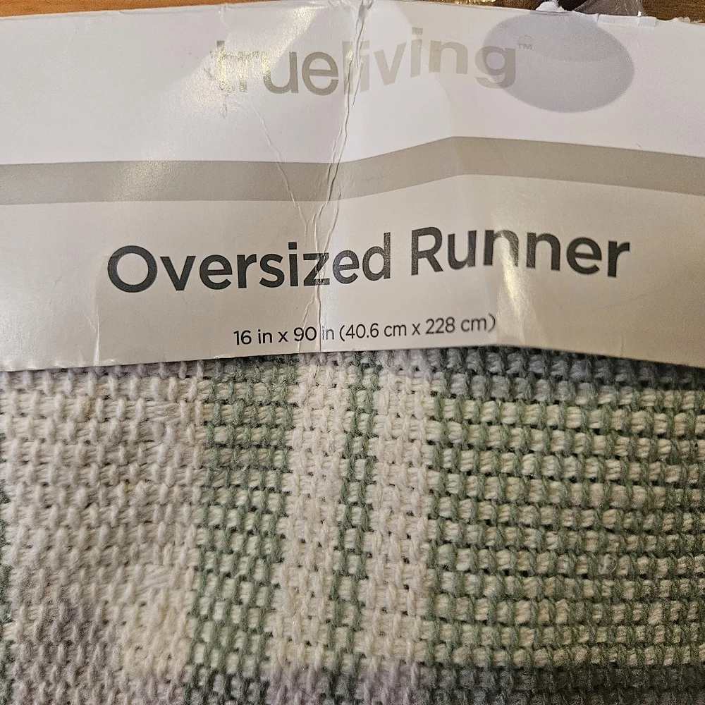 Green and White Oversized Runner